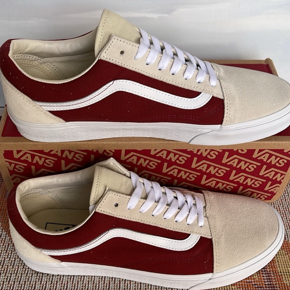 Vans Men’s Old Skool
Canvas/Suede Fired Brick
VN0007NTZHG
Sneakers - Picture 2 of 16